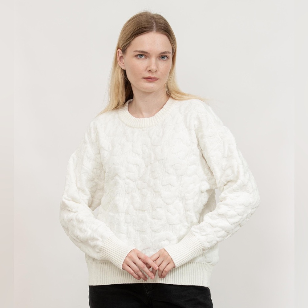 DKNY Women's Leopard Chenille Textured Cream Sweater women’s size Small